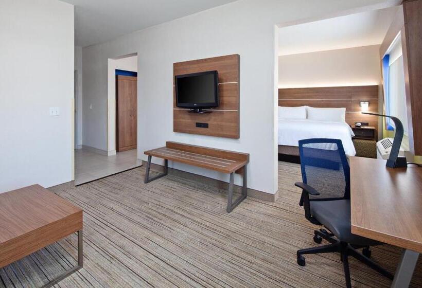 Люкс Кровать Кинг, Holiday Inn Express & Suites Tulare, An Ihg