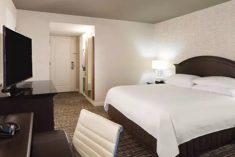 キングサイズベッドのスタンダードルーム, Houston Marriott Sugar Land