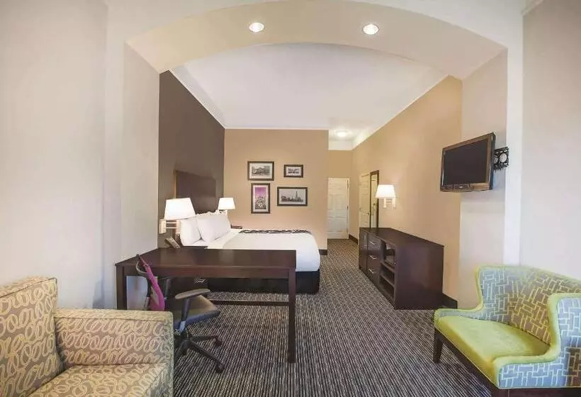 キングサイズベッドのエクゼクティブルーム, La Quinta Inn & Suites By Wyndham Beaumont West