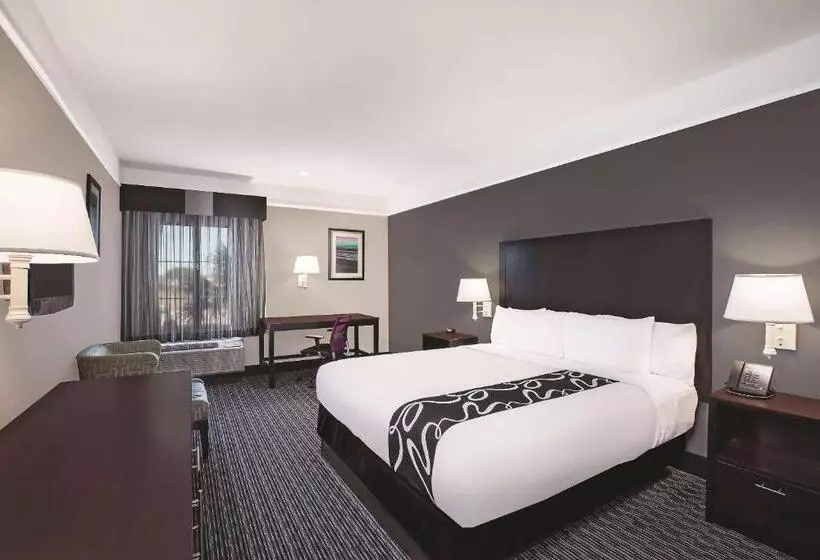 キングサイズベッドのデラックスルーム, La Quinta Inn & Suites By Wyndham Beaumont West