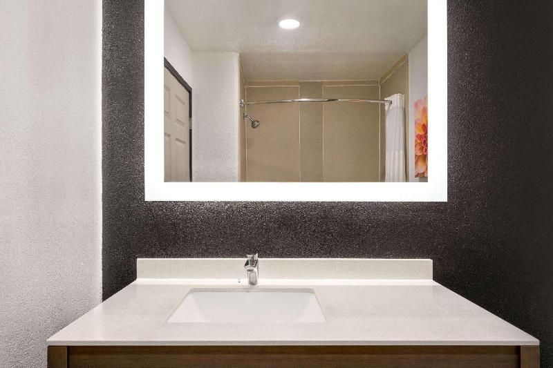 غرفة قياسية سرير كينج, La Quinta By Wyndham Hesperia Victorville