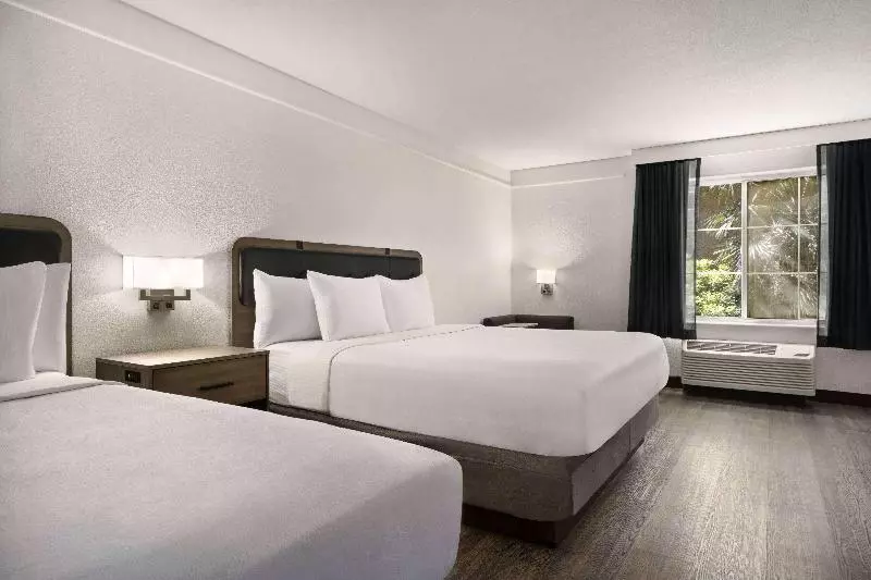 اتاق استاندارد با تخت بزرگ, La Quinta By Wyndham Hesperia Victorville