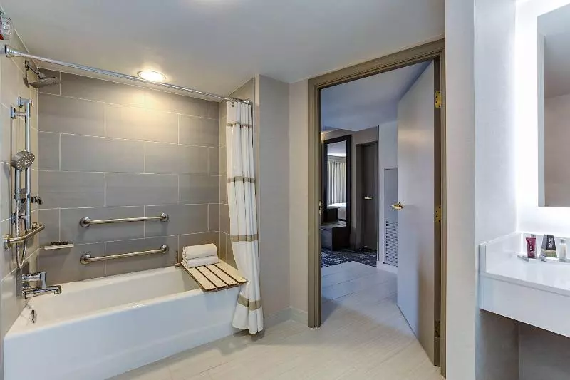 اتاق استاندارد با تخت بزرگ, Marriott Dallas Las Colinas