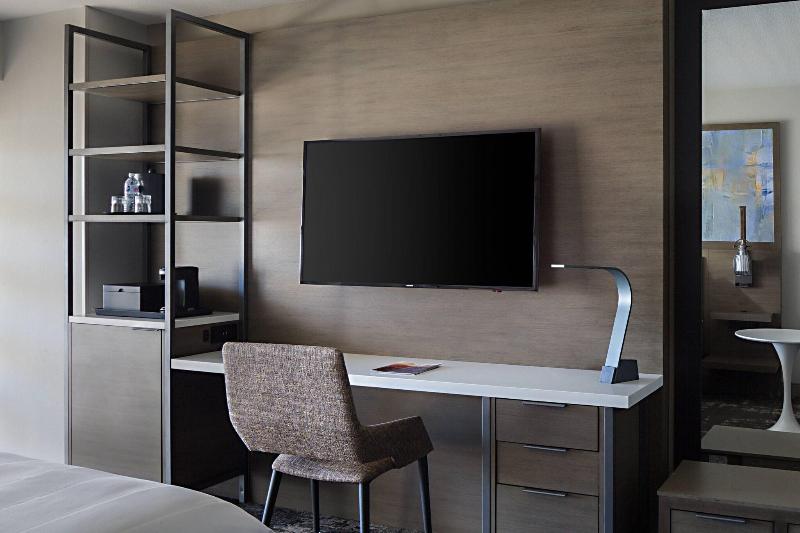 스탠다드 룸 호수 전망, Marriott Dallas Las Colinas