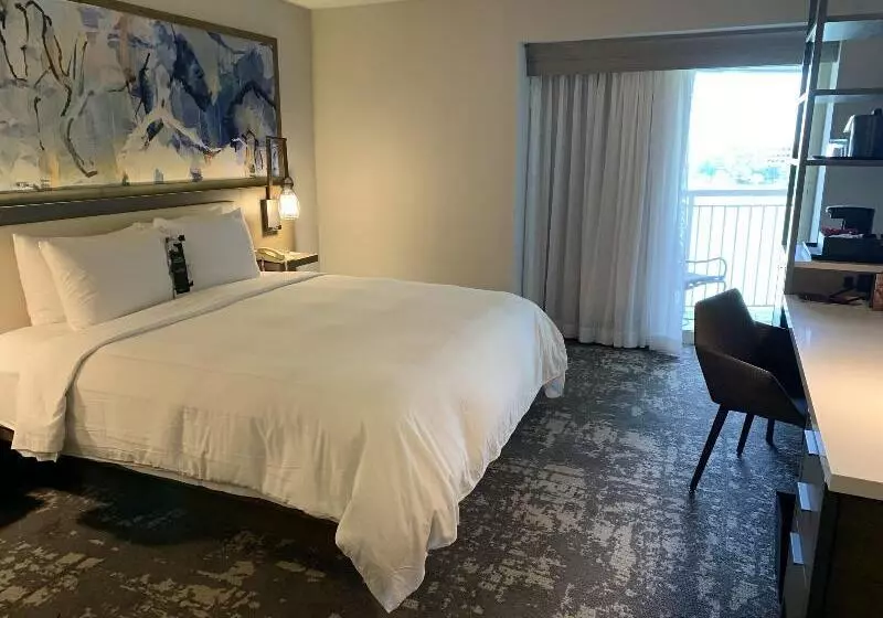 اتاق استاندارد با چشم‌انداز دریاچه, Marriott Dallas Las Colinas