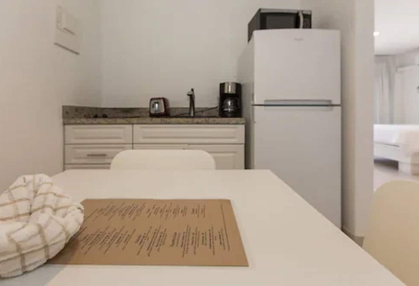 デラックスルーム, Premiere