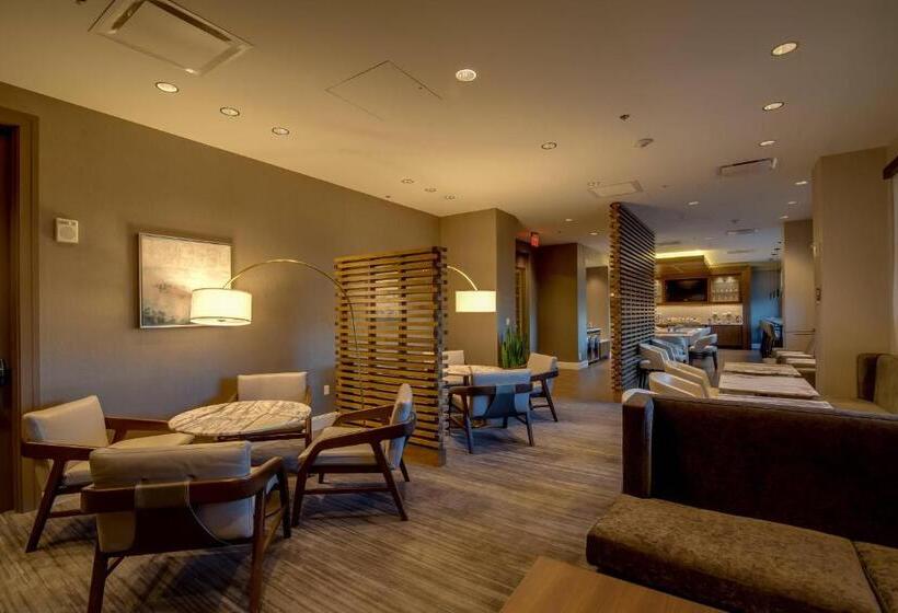 带大床的俱乐部房间, Richmond Marriott Short Pump