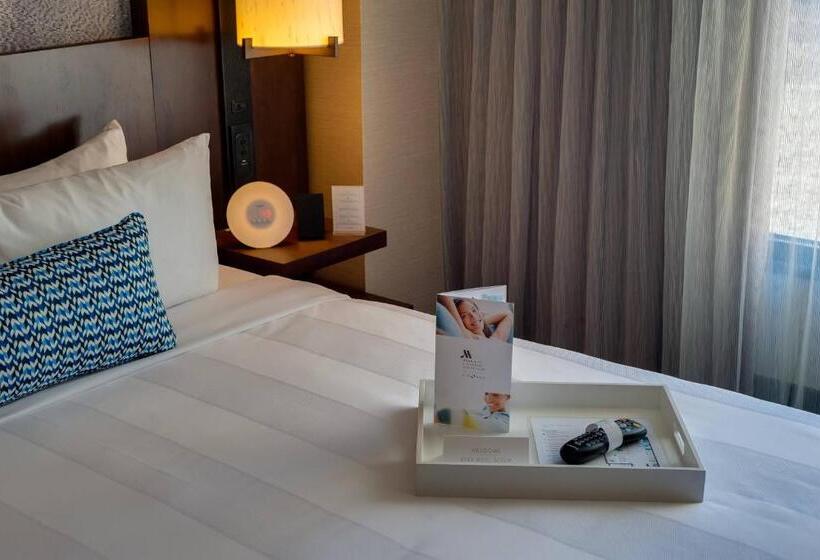 带大床的俱乐部房间, Richmond Marriott Short Pump