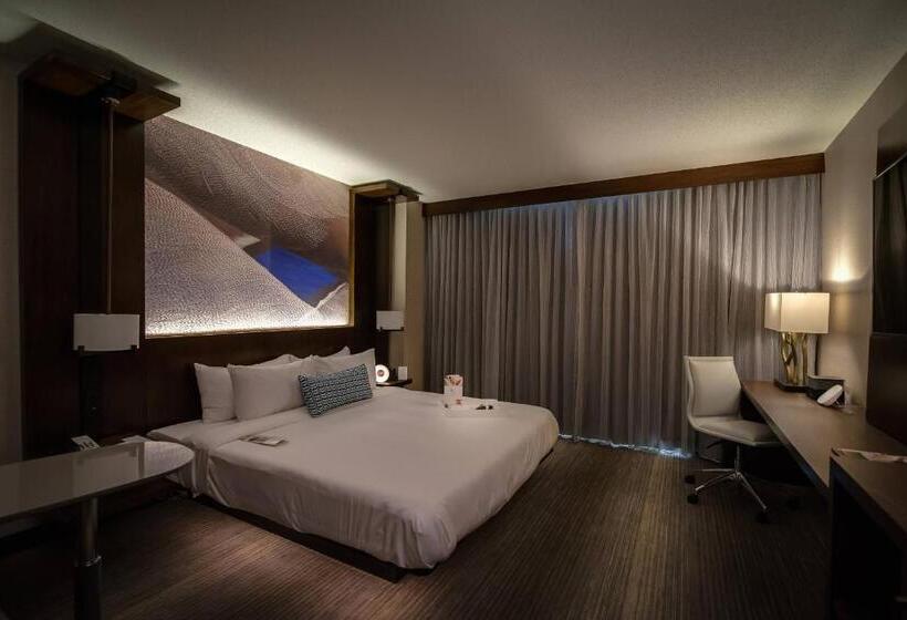 带大床的俱乐部房间, Richmond Marriott Short Pump