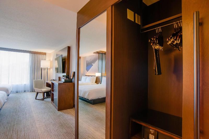 클럽 룸 킹침대, Richmond Marriott Short Pump