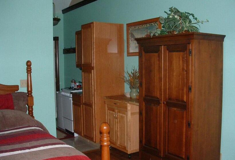 Хижина, Spruce Hill Inn & Cottages