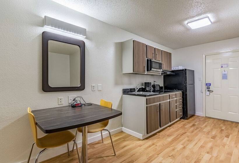Люкс Адаптированный для Инвалидов, Studio 6dallas, Tx