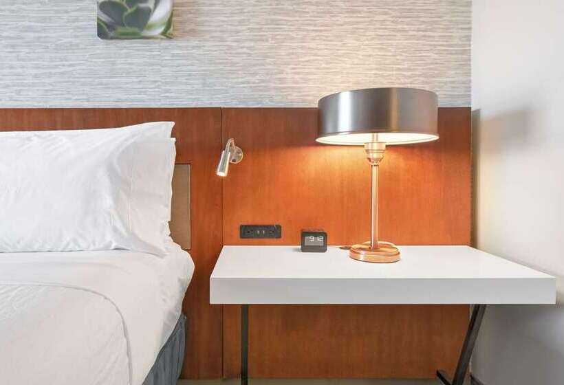 غرفة قياسية سرير كينج, Juniper Hotel Cupertino, Curio Collection By Hilton