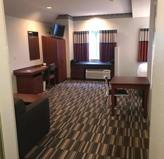 キングサイズベッドのスイートルーム, Microtel Inn & Suites Urbandale