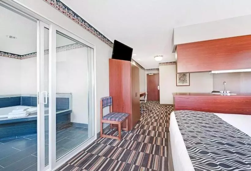 ハイドロマッサージバス付きスイート, Microtel Inn & Suites Urbandale
