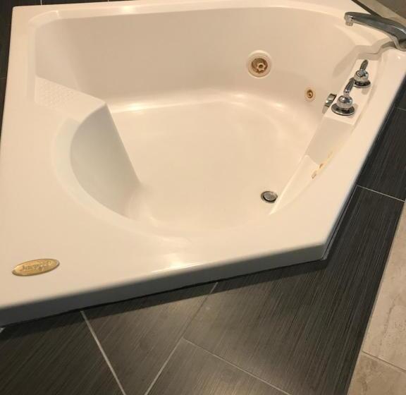 Люкс с гидромассажем, Microtel Inn & Suites Urbandale