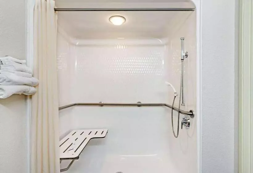 身障者適用スイートルーム, Microtel Inn & Suites Urbandale