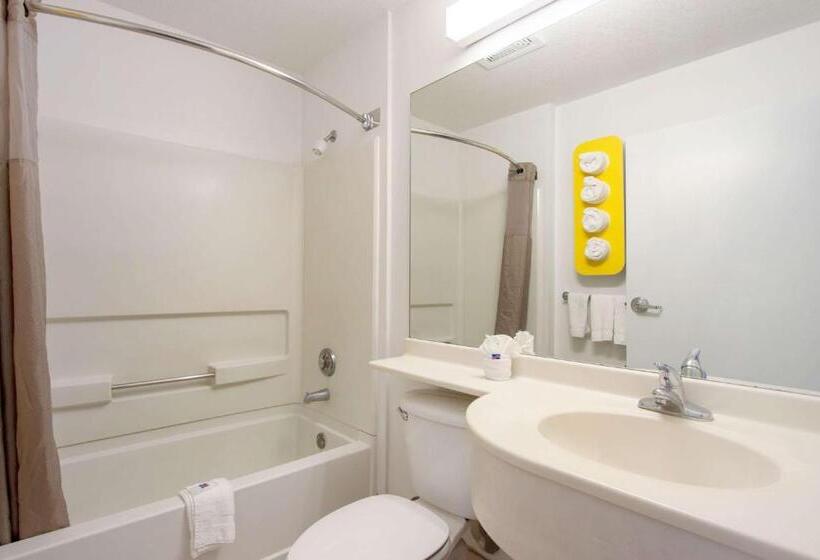 חדר סטנדרט מותאם לאדם עם מוגבלויות, Motel 6 El Paso, Tx   Southeast