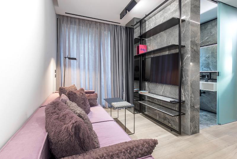 جناح, St. Pete Beach Suites