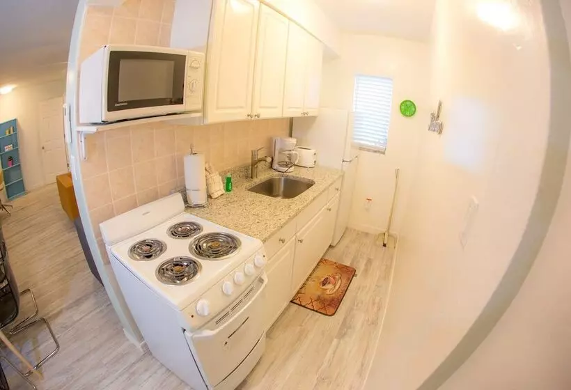 プールビュースイート, St. Pete Beach Suites