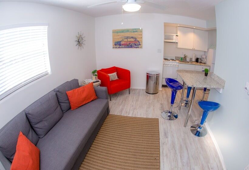 جناح مطلّ علي حمام السباحة, St. Pete Beach Suites