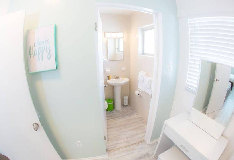 جناح, St. Pete Beach Suites