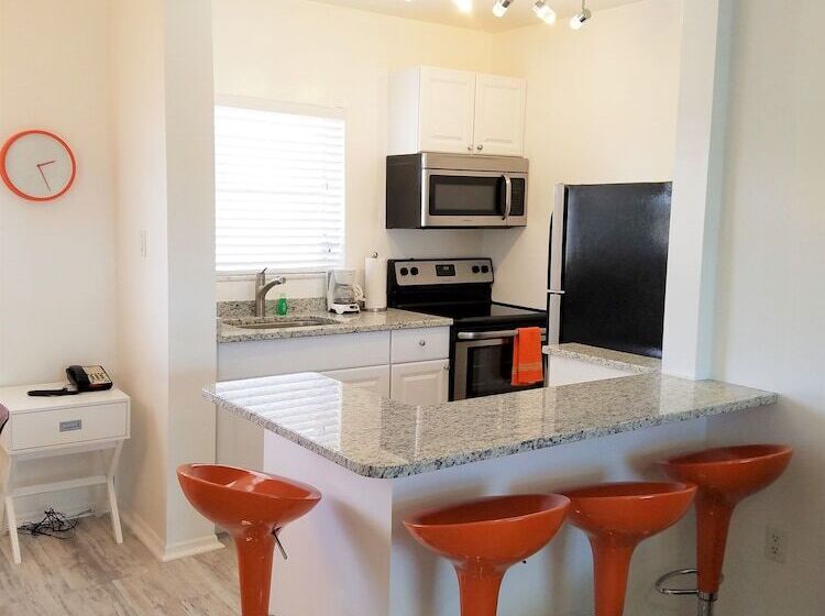 جناح, St. Pete Beach Suites