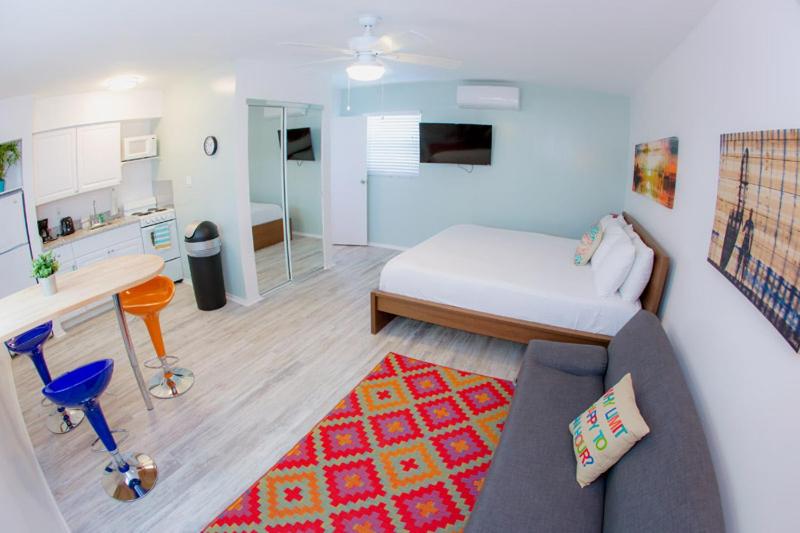 جناح, St. Pete Beach Suites