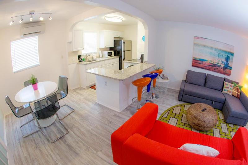 스위트 킹사이즈 침대, St. Pete Beach Suites