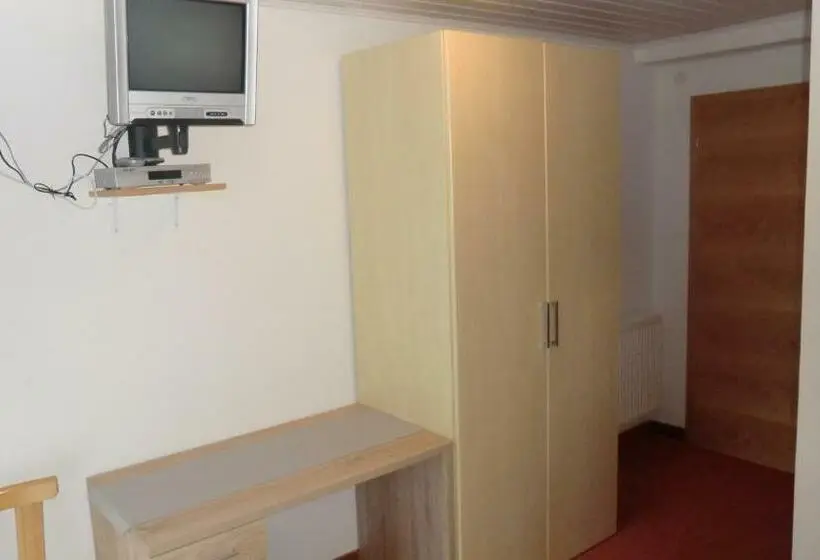Standard Yhden Hengen Huone Parveke, Garni Pircher