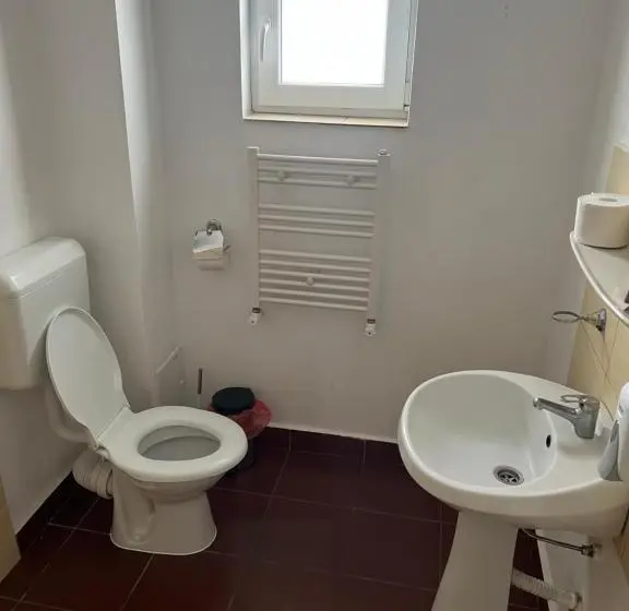 اتاق اکونومی, Vila Alga