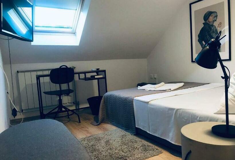 标准单人间, Galéria Panzió