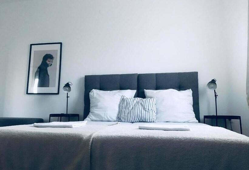 标准间, Galéria Panzió