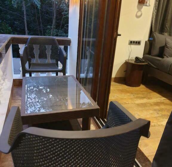 기본룸, Celebrations   Vagator   Goa