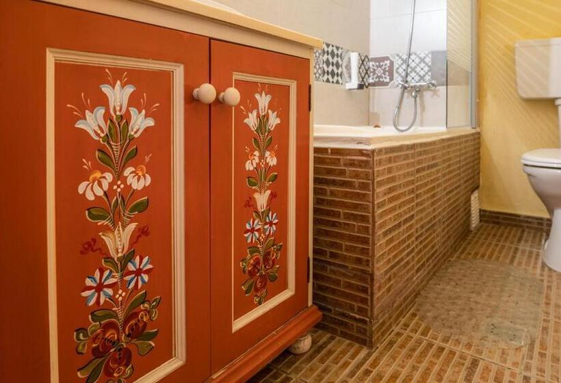 اتاق استاندارد سه نفره, Casa Saseasca