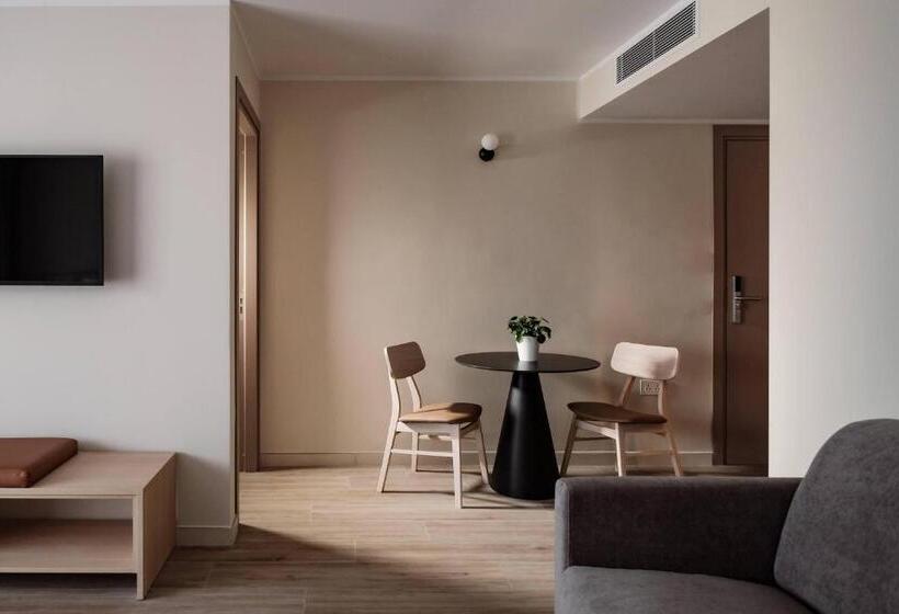 سوئیت 2 خوابه, Strand Suites By Neu Collective