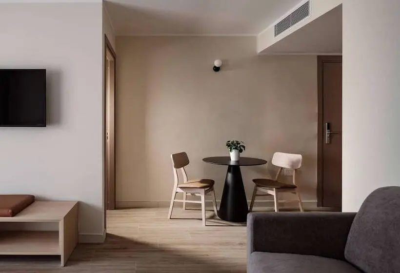 اتاق خانوادگی, Strand Suites By Neu Collective