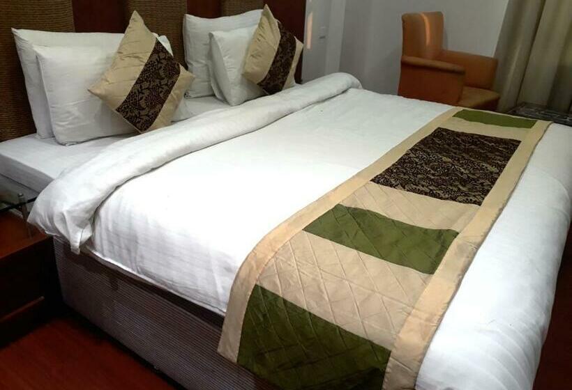 Quarto Deluxe, Airport Hotel Golden Bliss Near Delhi Airport