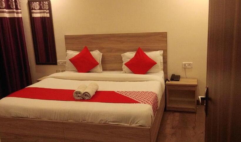 Quarto Deluxe, Airport Hotel Golden Bliss Near Delhi Airport