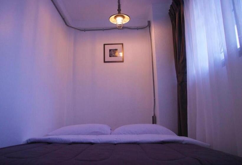 Pokój Standard Wspólna Łazienka, Backpack Hostel