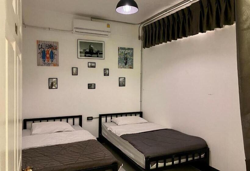 Pokój Standard Wspólna Łazienka, Backpack Hostel