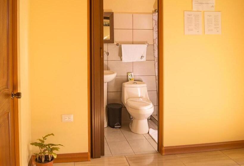 بانگلوی استاندارد, Villas Orosi Valley Lodge