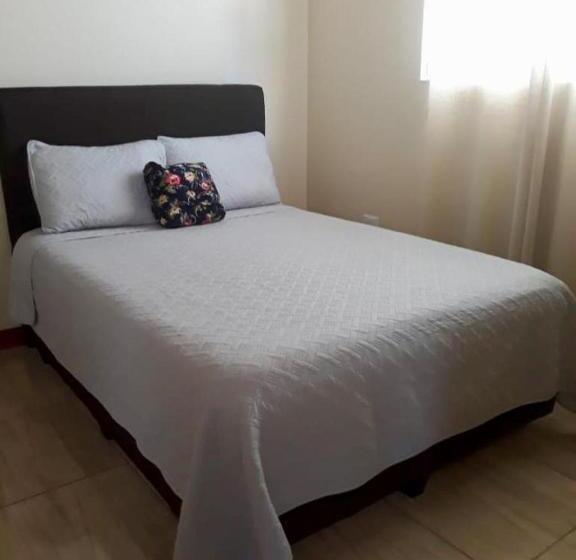 بانگلوی استاندارد, Villas Orosi Valley Lodge