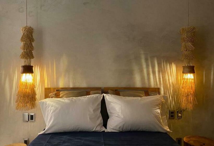 جناح, Monte Uzulu Boutique