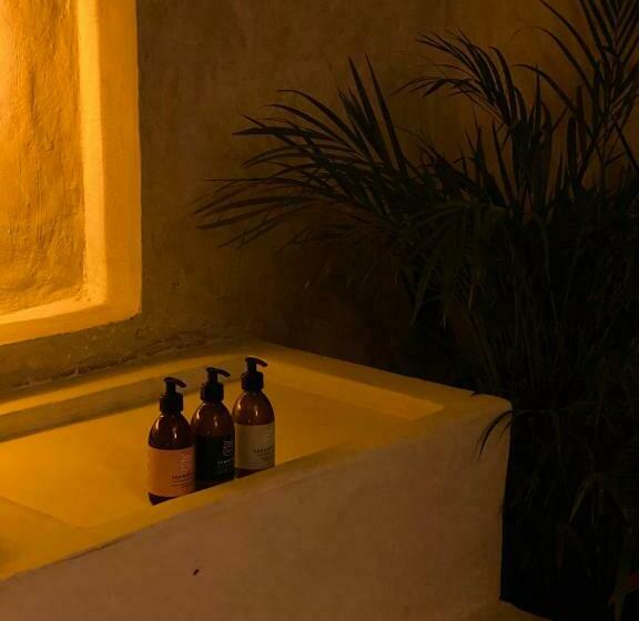 جناح, Monte Uzulu Boutique