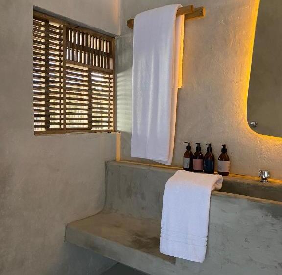 جناح, Monte Uzulu Boutique