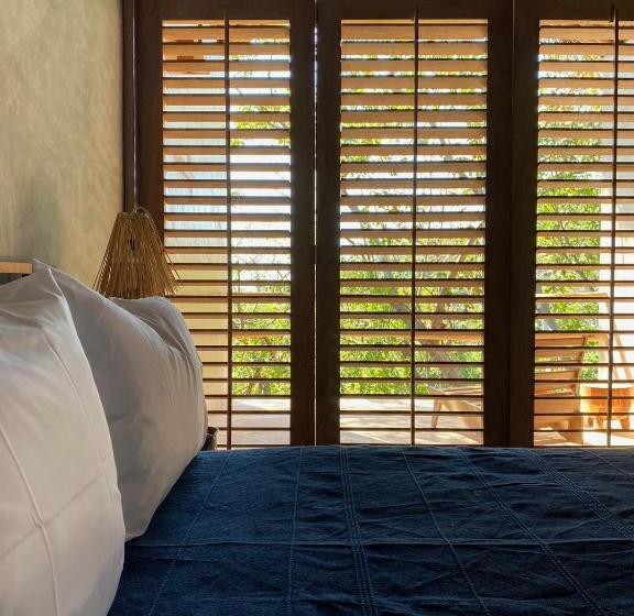 جناح, Monte Uzulu Boutique