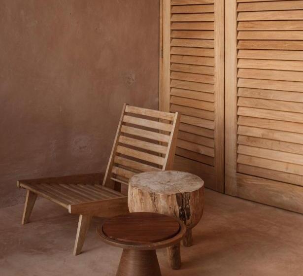 جناح, Monte Uzulu Boutique