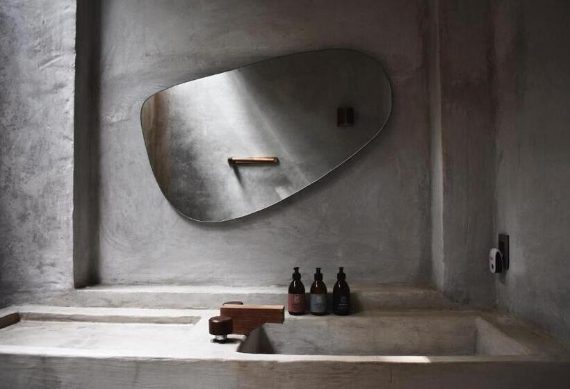 جناح, Monte Uzulu Boutique