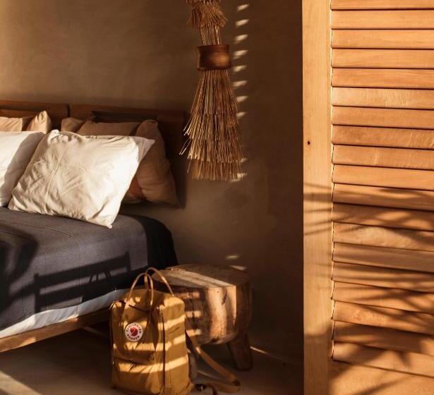 جناح, Monte Uzulu Boutique